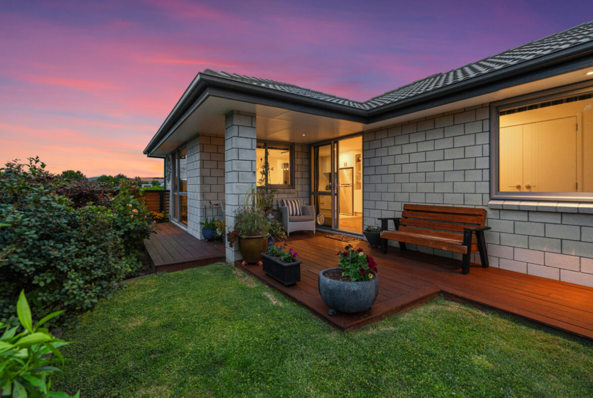 185 rowesdale drive ohauiti nz night view