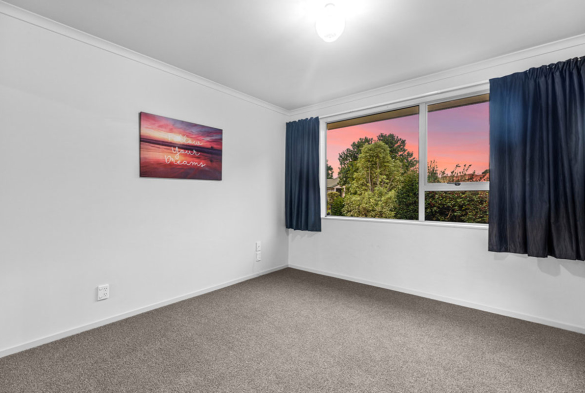 1 tamworth place space room
